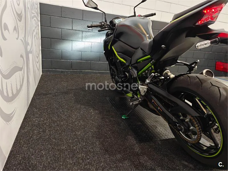 Kawasaki Z900 - Vista 5