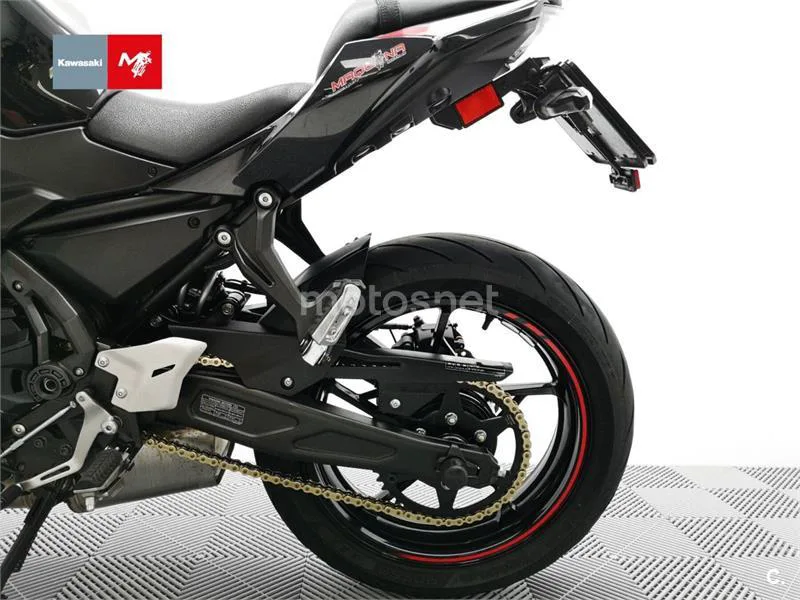 Kawasaki Z650 - Vista 22