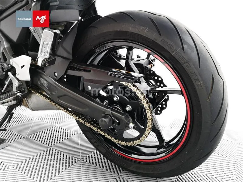 Kawasaki Z650 - Vista 23