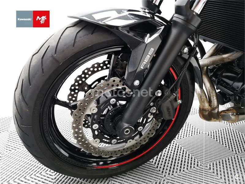 Kawasaki Z650 - Vista 25