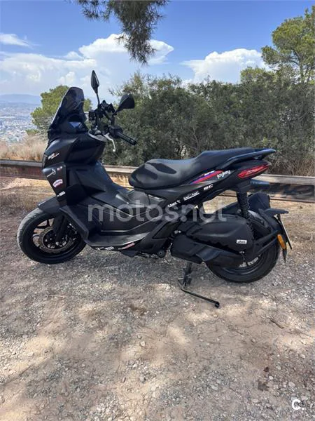 Aprilia SR GT 125 - Vista 3