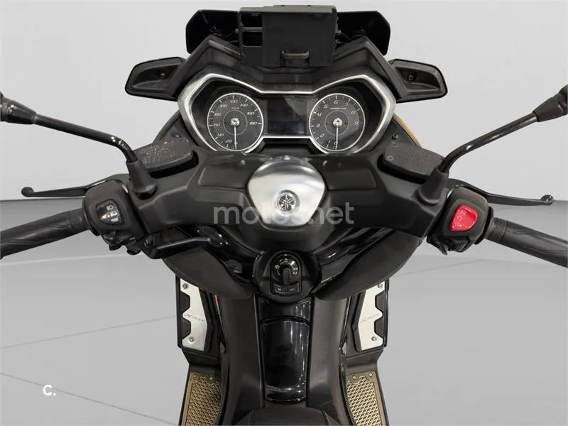 Yamaha XMAX 400 - Vista 7