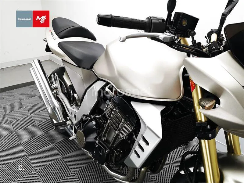 Kawasaki Z1000 - Vista 14