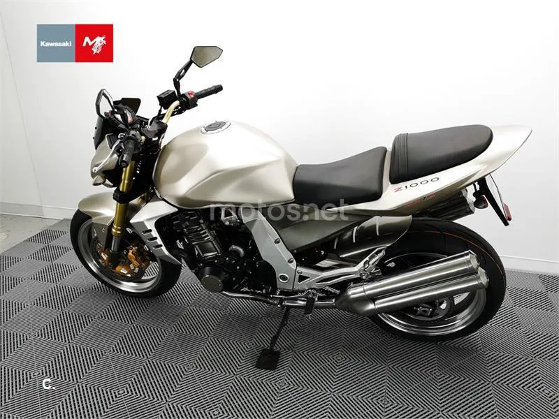 Kawasaki Z1000 - Vista 16