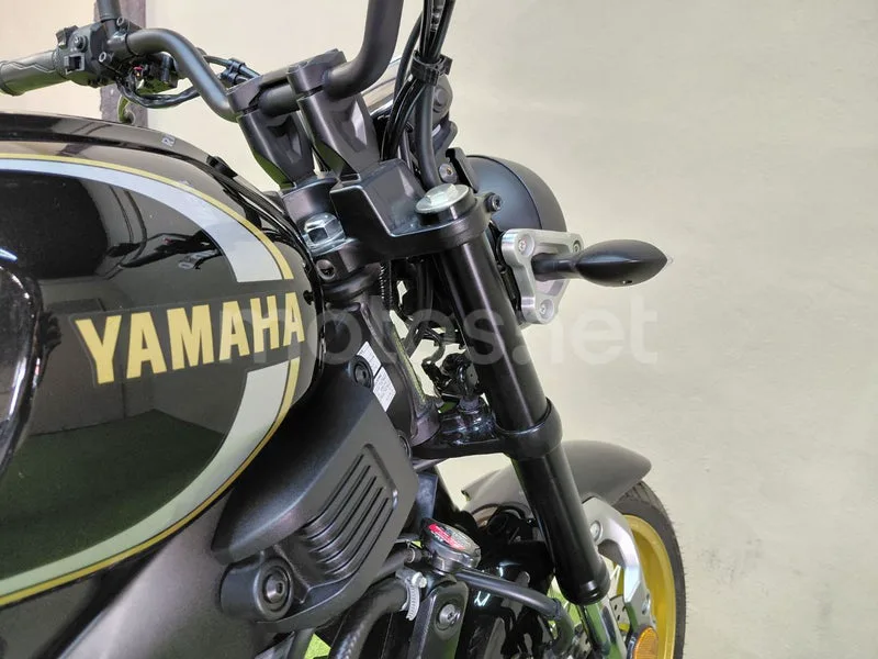 Yamaha XSR125 - Vista 12
