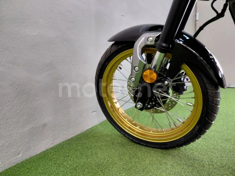 Yamaha XSR125 - Vista 8