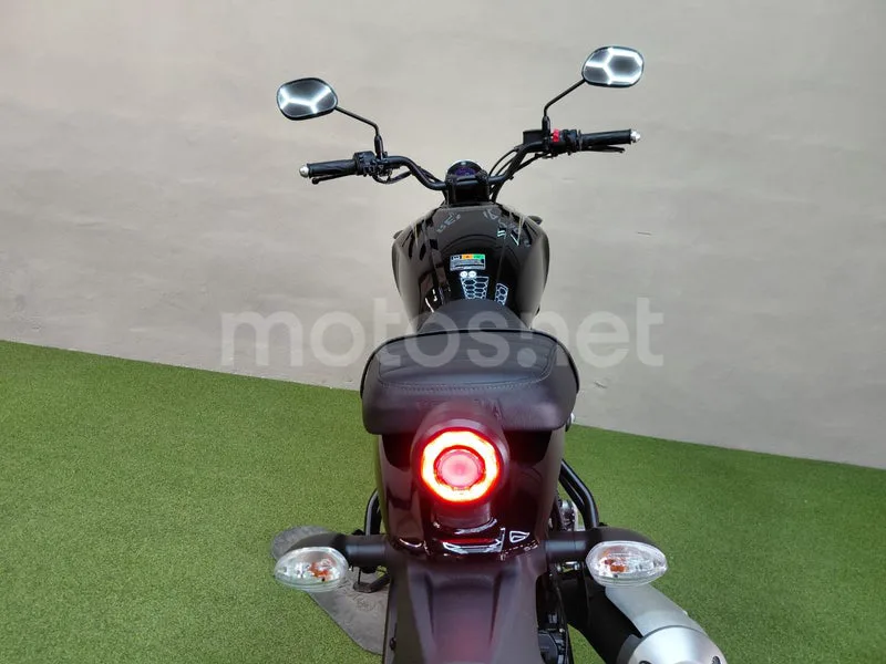 Yamaha XSR125 - Vista 10