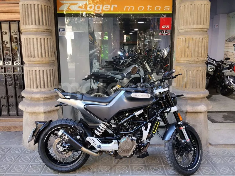 Husqvarna Svartpilen 125 3295 € 2021 Barcelona - 1
