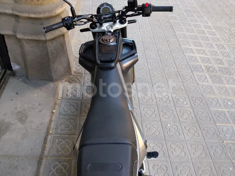 Husqvarna Svartpilen 125 - Vista 10