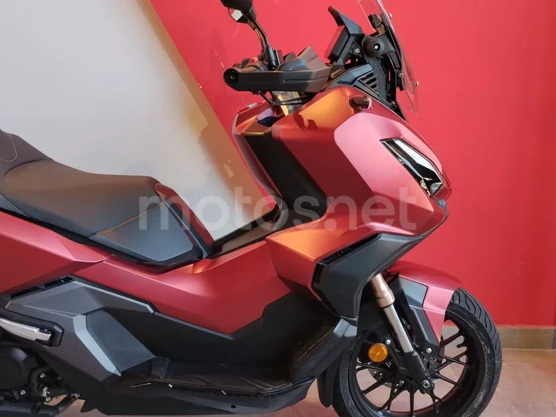 Honda ADV350 - Vista 13