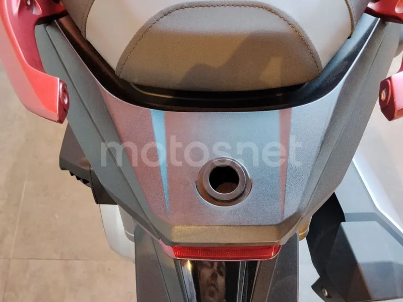 Honda ADV350 - Vista 14