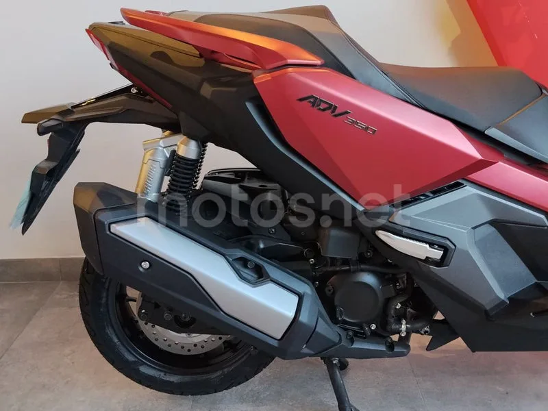 Honda ADV350 - Vista 17