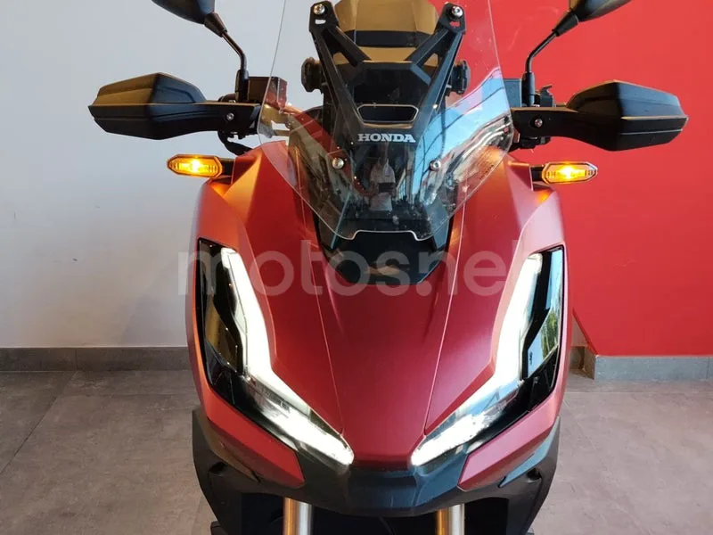 Honda ADV350 - Vista 6