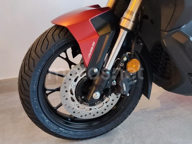 Honda ADV350 - Vista 10
