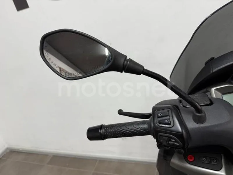 Piaggio MP3 - Vista 11