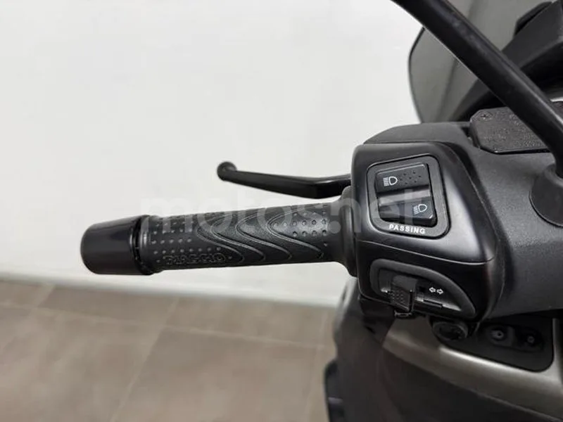 Piaggio MP3 - Vista 12