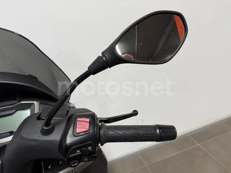 Piaggio MP3 - Vista 15