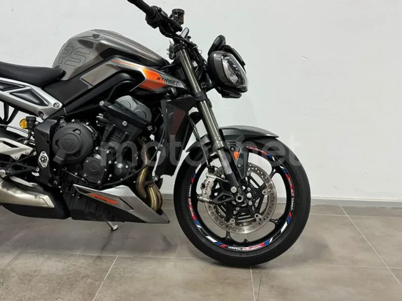 Triumph Street Triple 765 - Vista 8