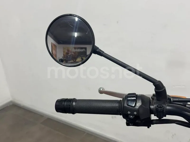 Royal Enfield Scram 411 - Vista 11