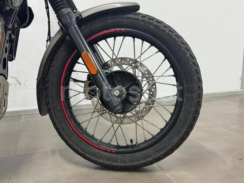Royal Enfield Scram 411 - Vista 10