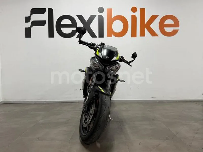 Triumph Street Triple 6490 € 2020 Barcelona - 2