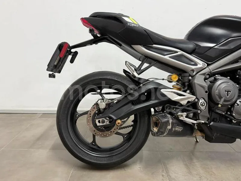 Triumph Street Triple - Vista 7