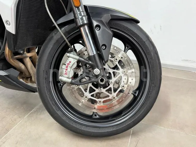 Triumph Street Triple - Vista 10