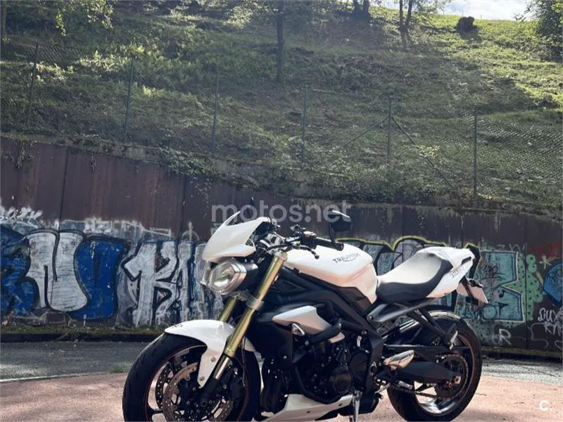 Triumph Street Triple - Vista 3