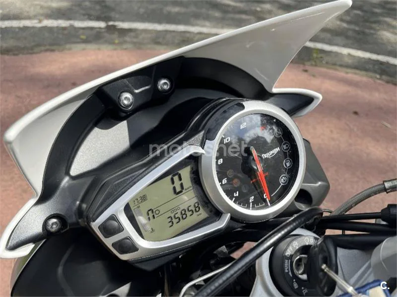 Triumph Street Triple - Vista 6