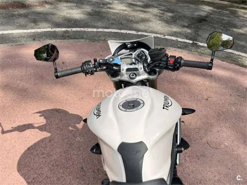 Triumph Street Triple - Vista 7