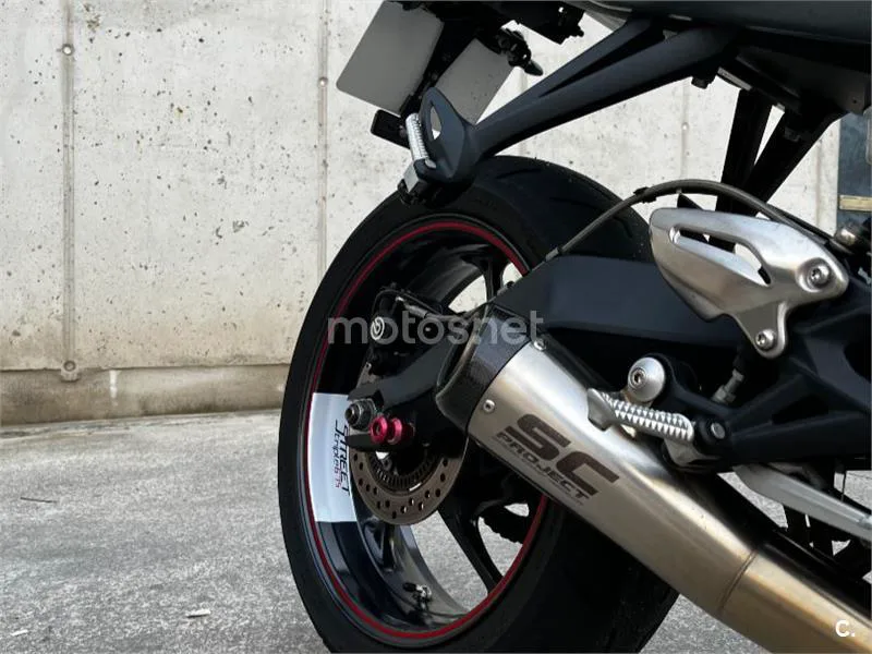 Triumph Street Triple - Vista 8