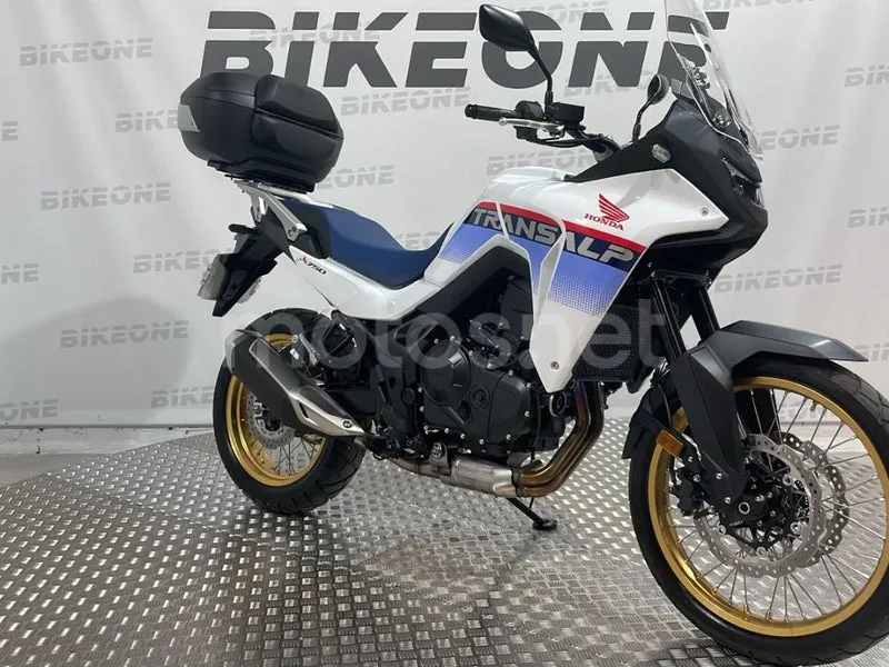 Honda XL750 Transalp - Vista 3