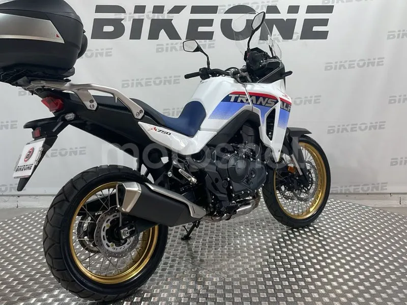 Honda XL750 Transalp - Vista 9