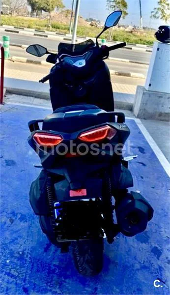 Yamaha XMAX 400 - Vista 3