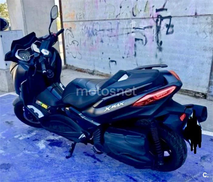 Yamaha XMAX 400 - Vista 4