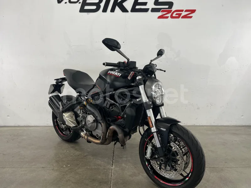 Ducati Monster 821 - Vista 3