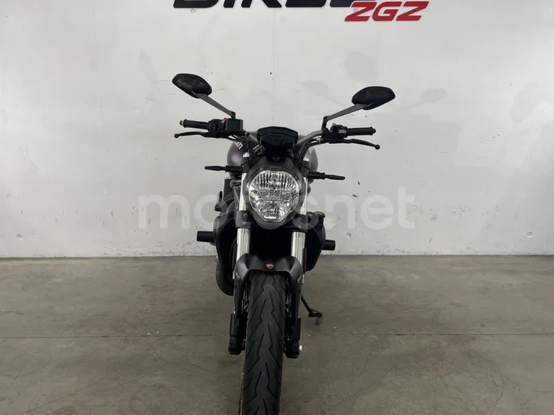 Ducati Monster 821 - Vista 4