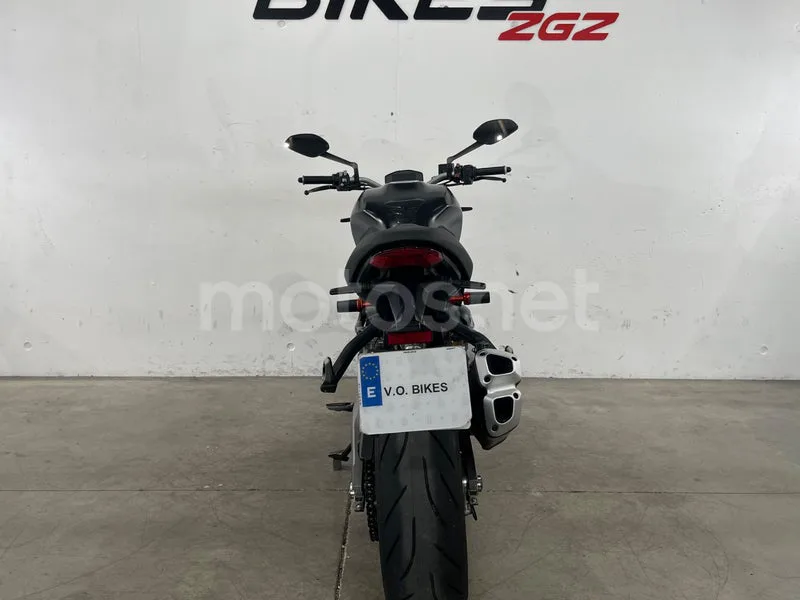Ducati Monster 821 - Vista 7