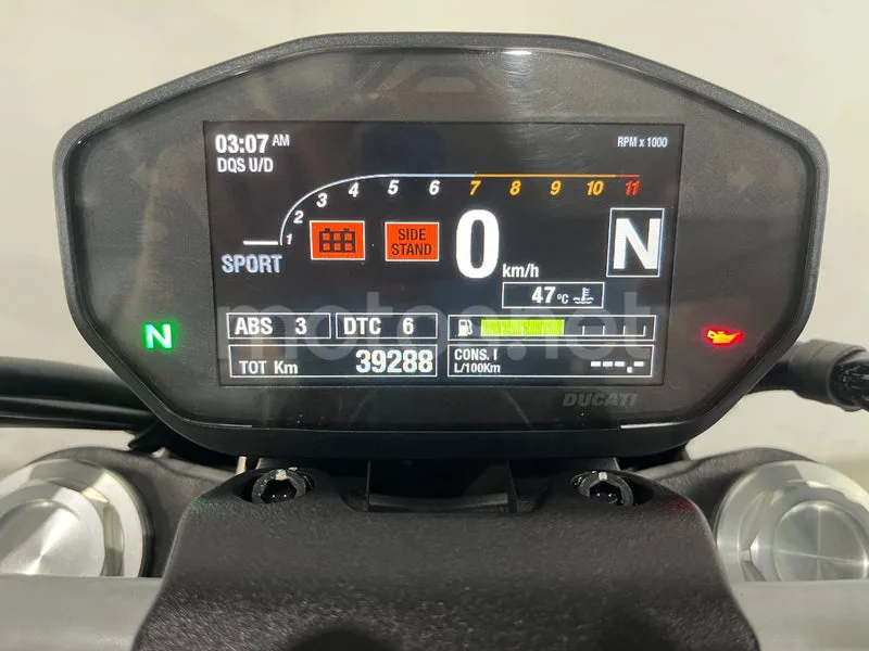 Ducati Monster 821 - Vista 10
