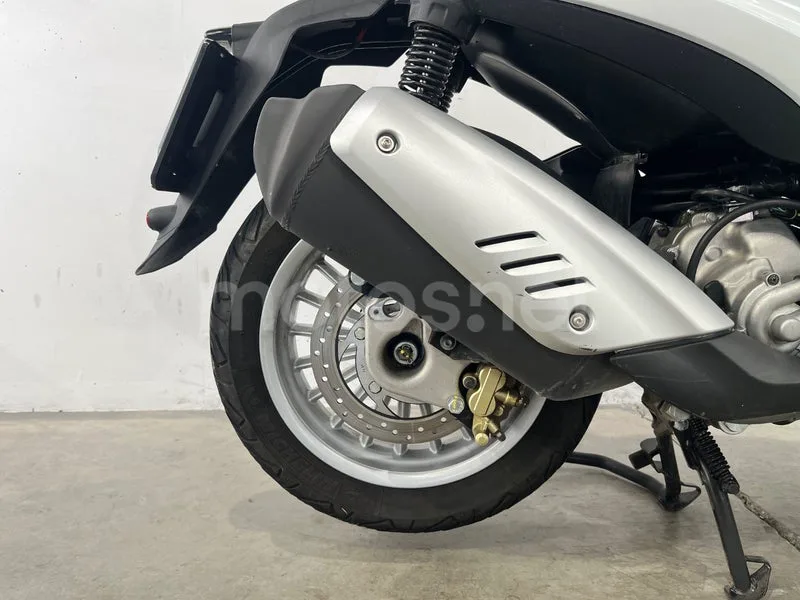 Piaggio Beverly 300 - Vista 12