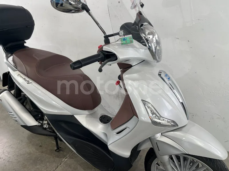 Piaggio Beverly 300 - Vista 15