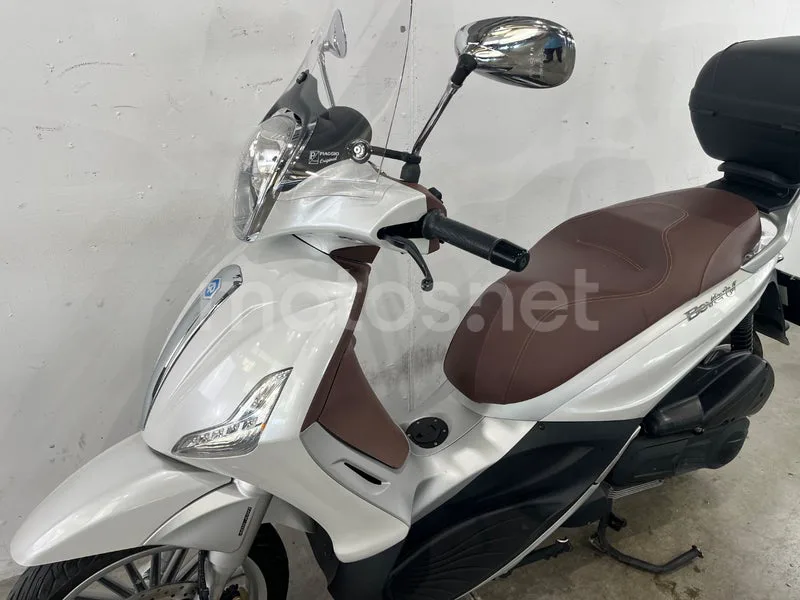 Piaggio Beverly 300 - Vista 21