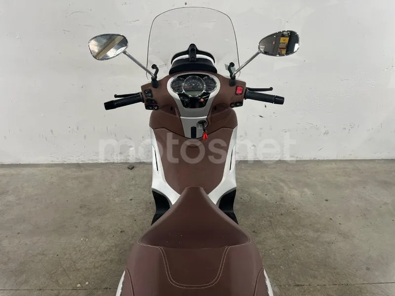 Piaggio Beverly 300 - Vista 23