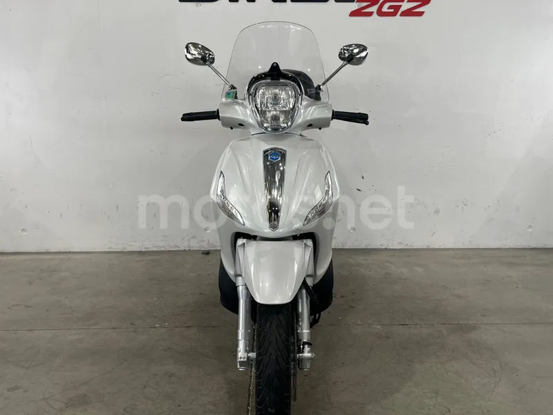Piaggio Beverly 300 - Vista 4