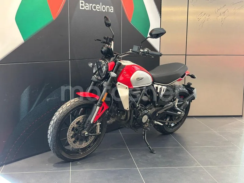 Ducati Scrambler - Vista 4