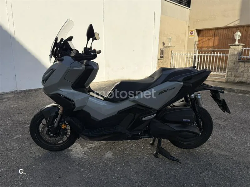 Honda ADV350 - Vista 3