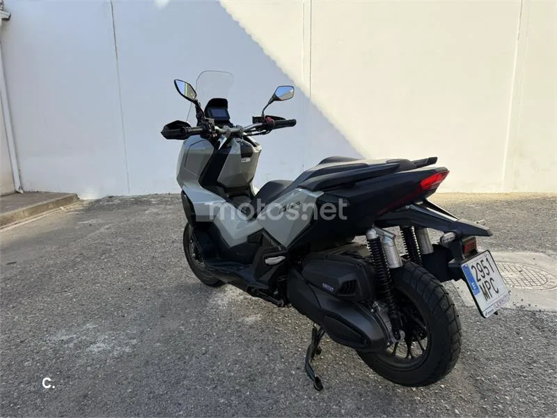 Honda ADV350 - Vista 6