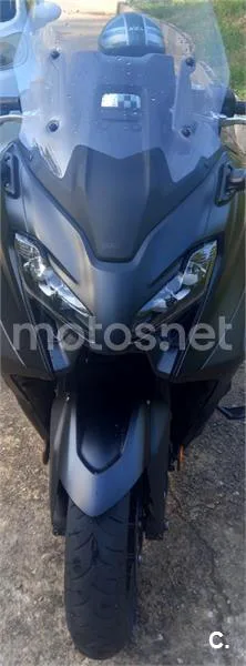Yamaha TMAX - Vista 4