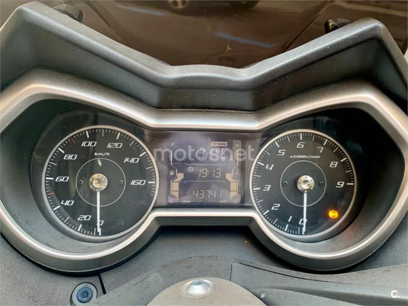 Yamaha XMAX 300 - Vista 3