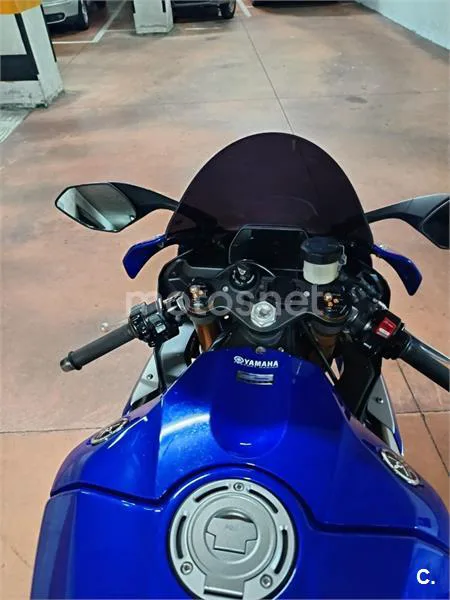 Yamaha YZF-R1 - Vista 5